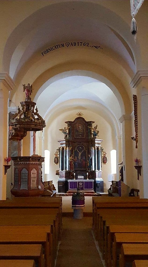 Altar und Kanzel der Kirche von Turnișor (Neppendorf)