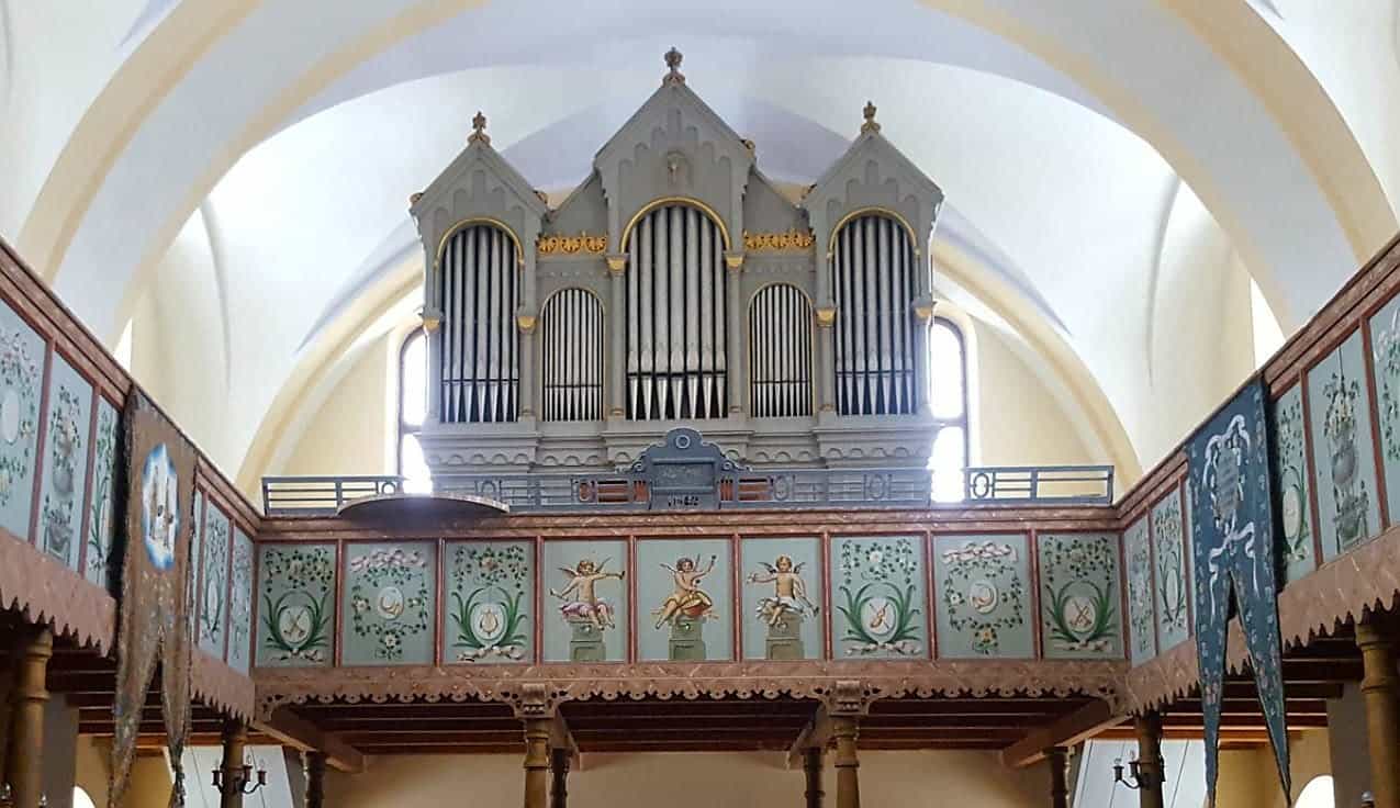 Orgel und historische Emporenmalerei in der Kirche von Turnișor (Neppendorf)