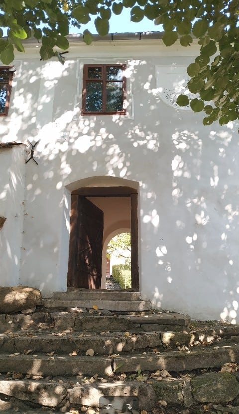 Der Eingang in die Kirchenburg von Bălcaciu (dt. Bulkesch)
