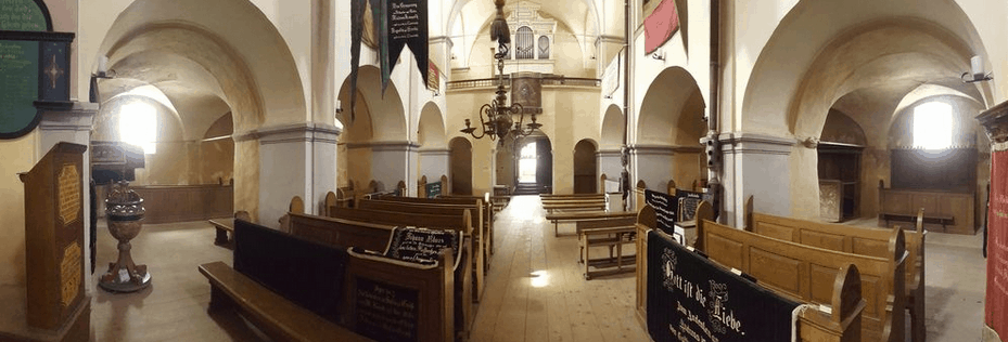 180-Grad-Aufnahme des Kirchenraums