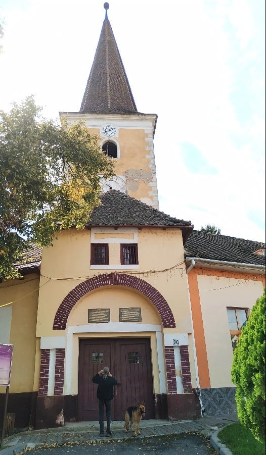 Der Eingang zur Kirchenburg in Jidvei (dt. Seiden)