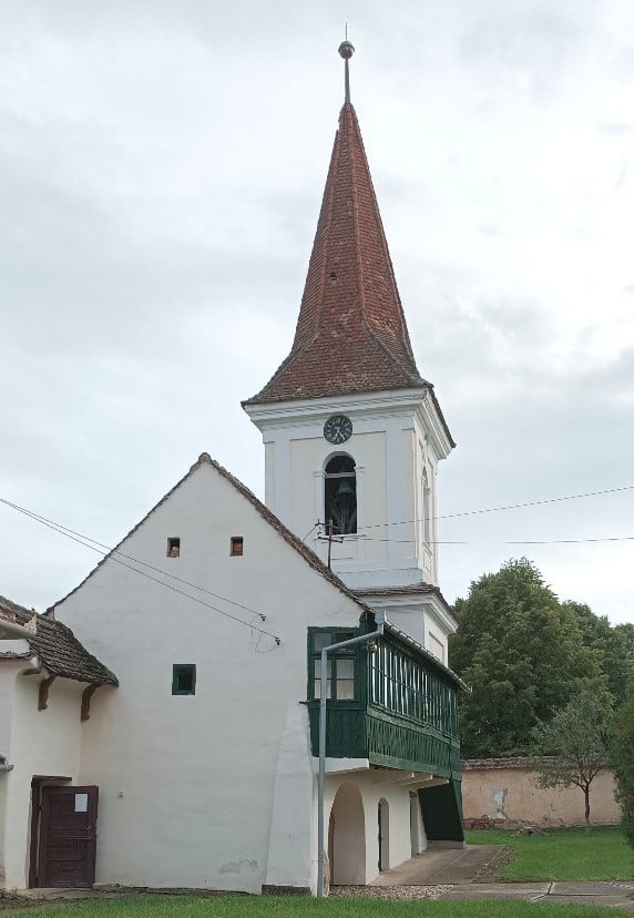 Kirchturm, Eingangstor und Glöcknerhaus in Șona (dt. Schönau)